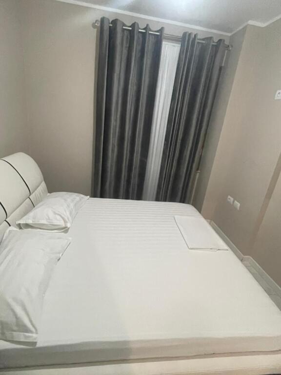 Aparatament 1+1 me qera te rrota kuqe 400 euro