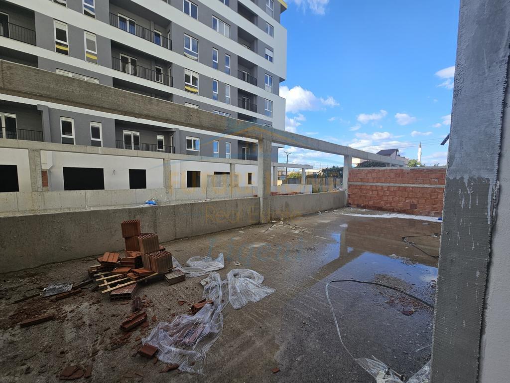 Shitet, Apartament 2+1+2, Kompleksi Univers City, Tiranë.