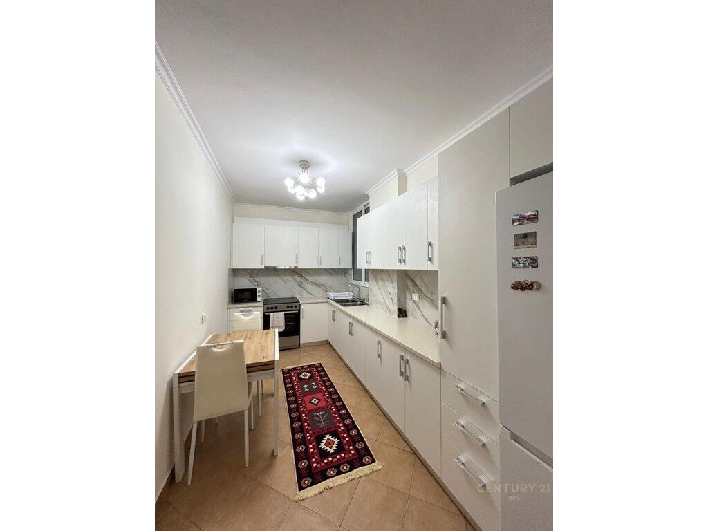 APPARTAMENTO 2+1+2 IN AFFITTO VICINO ALLA STRADA DI KAVAJË. 950 € /Mese