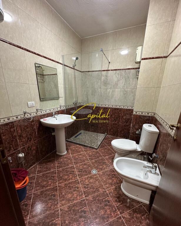 ZYRE ME QERA 118 M2 KOMUNA E PARISIT 75.000 LEKE