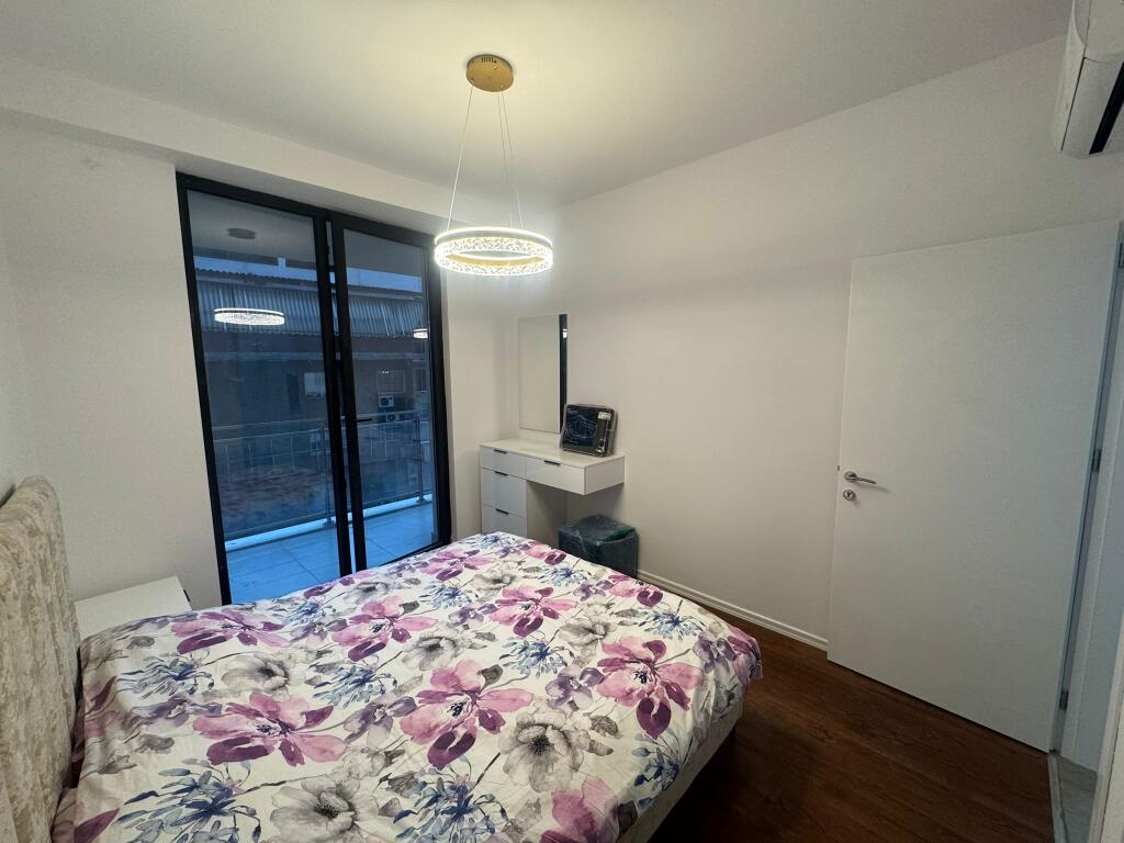 Apartment 1+1 for rent  📍 Mine Peza Street, Tirana * Area: 65 m² * Layout: 1 bedroom + 1 living room + balcony * New modern furniture * Equipped with 2 air conditioners * New residence, year of construction 2025 * Offered for long term, suitable for a serious couple  💶 Price: 650€ / month