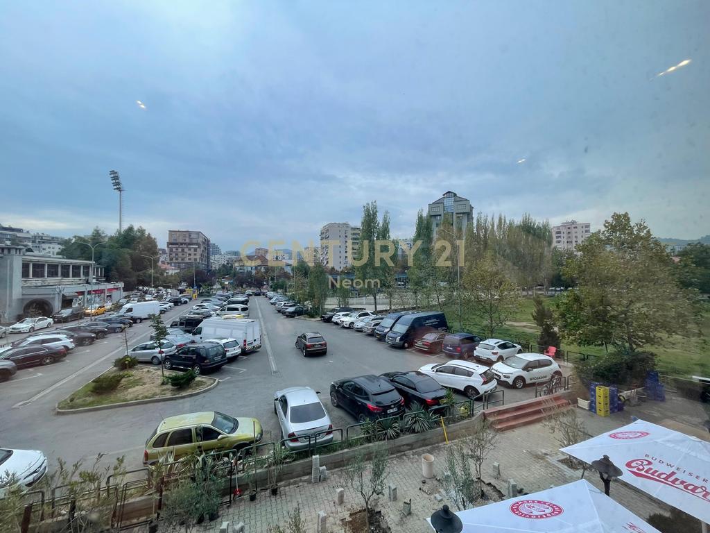 AFFITTASI, UFFICIO INVESTITO IN DETTAGLIO, VICINO ALLO STADIO DINAMO 900 € /Mese