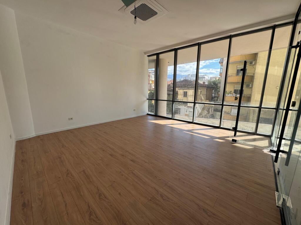 📣 QERA Ambient Bizensi 📍 Golden Tower Residence 🛣️ Rruga "Mine Peza" ✨