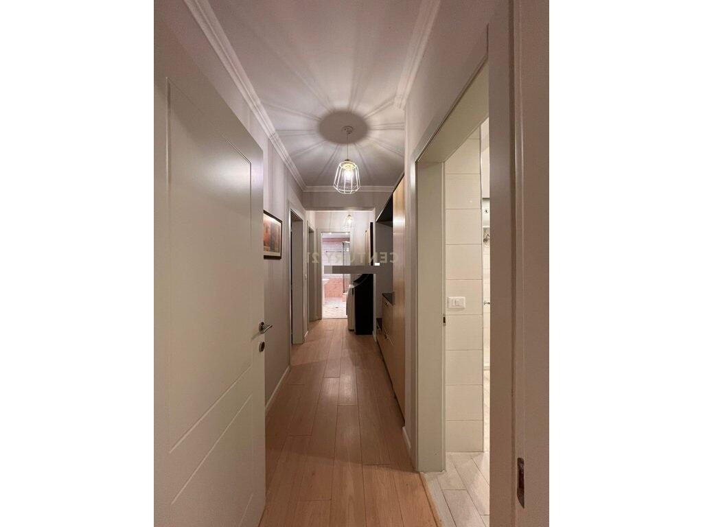OFROHET APARTAMENT 3+1+2 NË QENDËR, PRANË PIAZZËS
