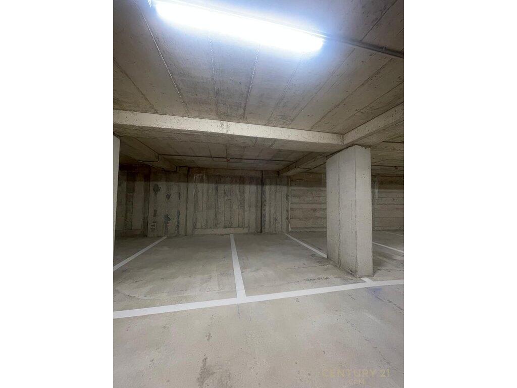 Apartament me qira 2+1+2 me post parkimi – Rruga Jordan Misja