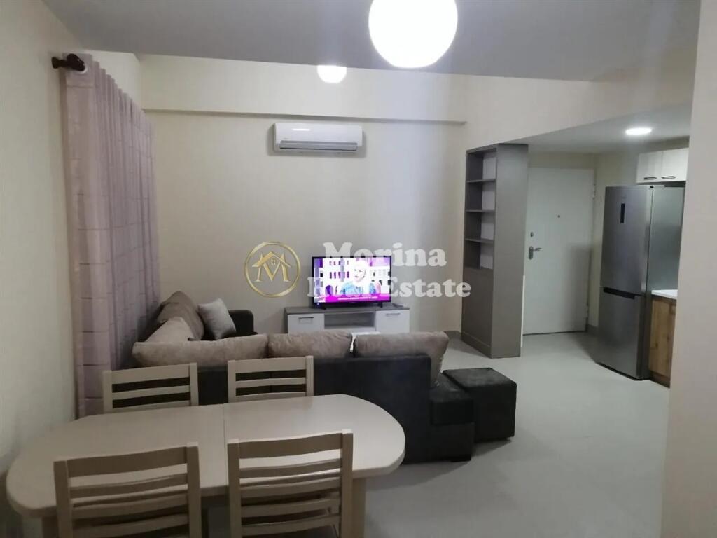 Qera, Hyrje Private 2+1, Komisariati 4,  450 euro/muaj