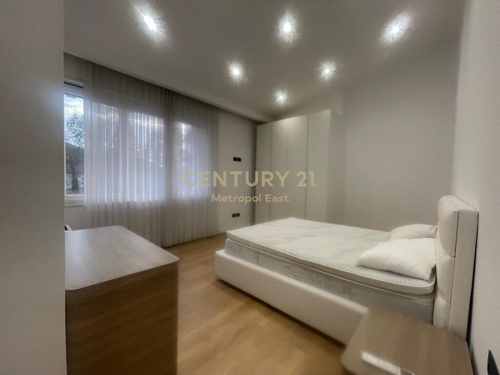 VILLA SU 3 PIANI IN VENDITA + 400m2 DI TERRENO NELLA RESIDENZA SECRET GARDEN 695.000 €