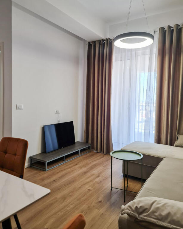 Apartament 1+1 me qira në Mangalem 21, Ali Demi, Tiranë - 400€