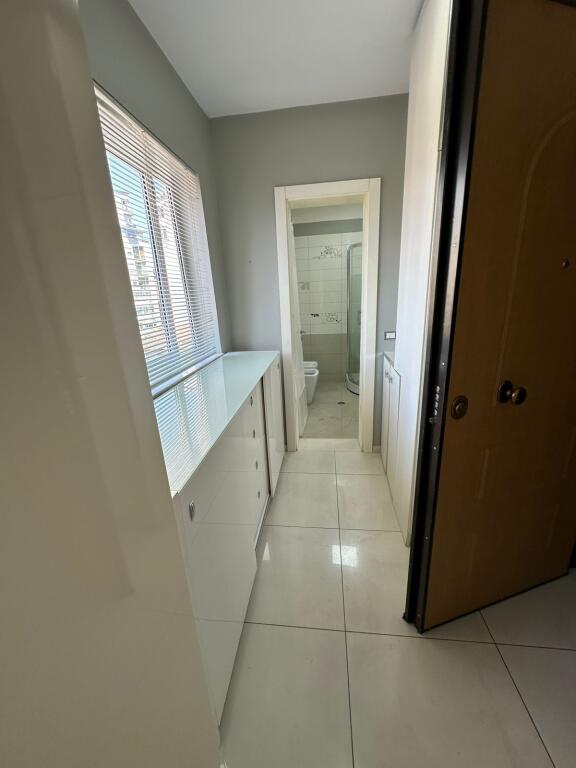 Apartament 3+1 me Qira – Pazar i Ri, Tiranë