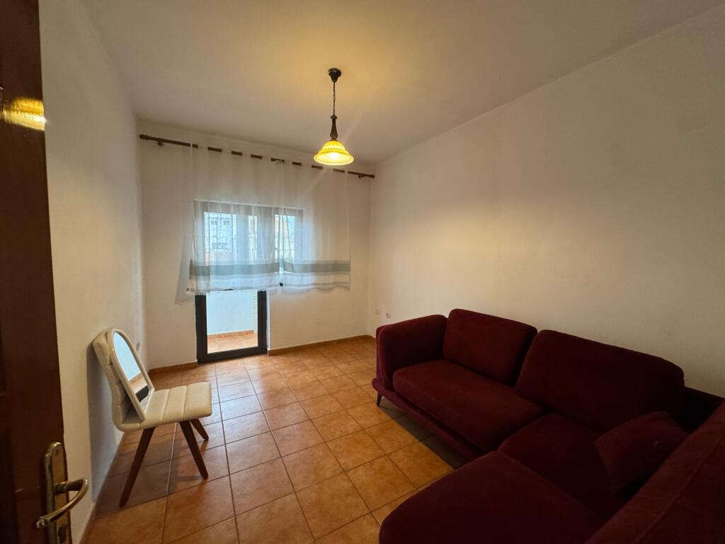 Apartament me qera 4+1+2 Kinostudio