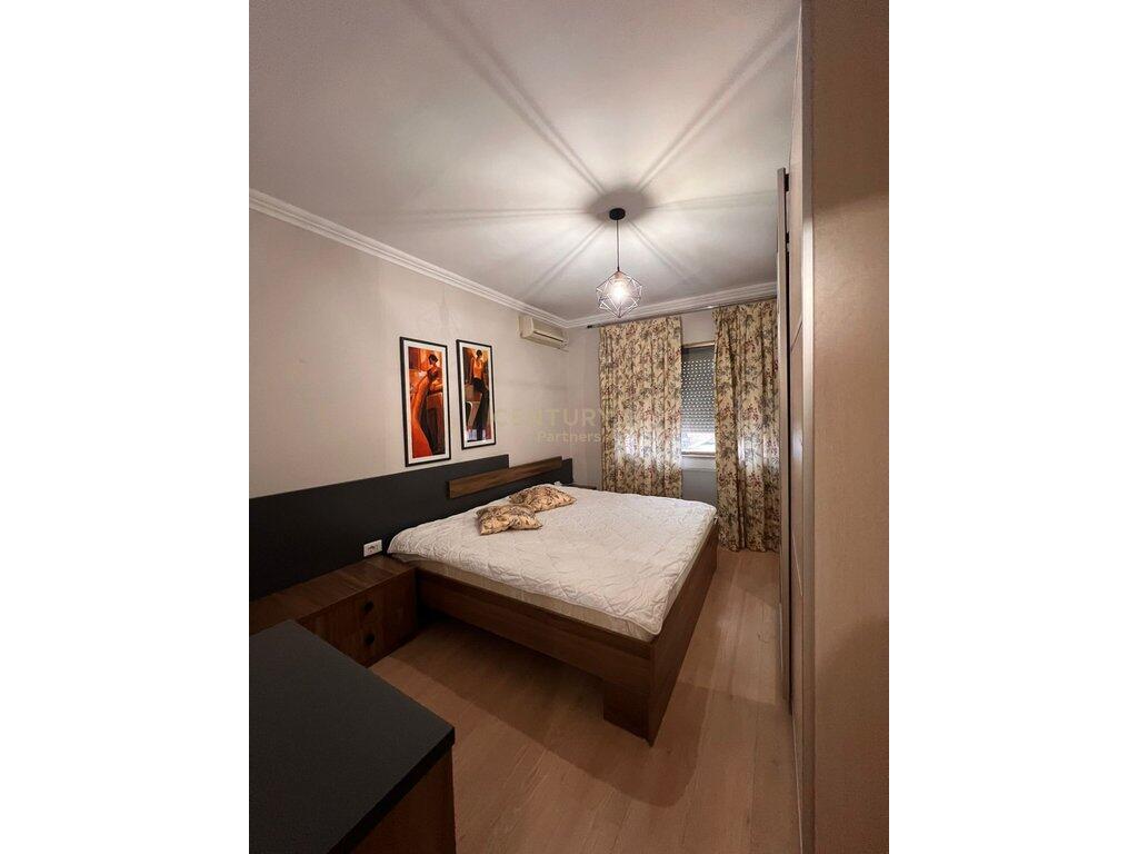 JEPET ME QIRA APARTAMENT 3+1+2 NË QENDËR, PRANË PIAZZËS