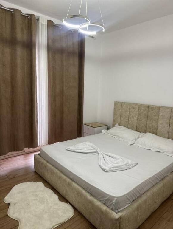 Jepet me qera apartament 1+1 tek Sheshi Willson