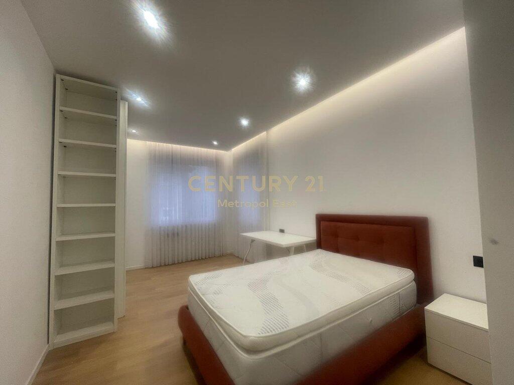 VILLA SU 3 PIANI IN VENDITA + 400m2 DI TERRENO NELLA RESIDENZA SECRET GARDEN 695.000 €