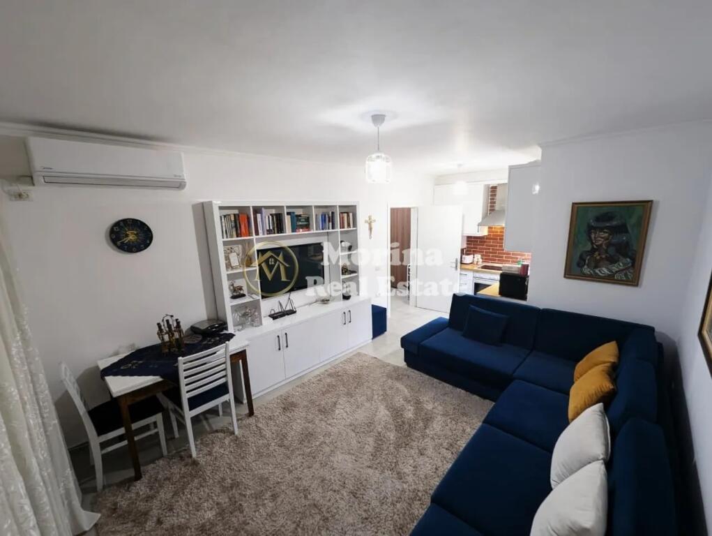 Apartament 1+1, Rruga Aleksandër Kondo, Fresku, 400 Euro/muaj