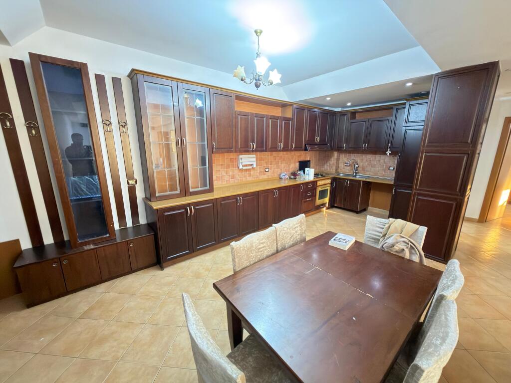 Apartament me qera 2+1+2 Tek 21 dhjetori