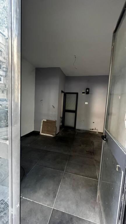 🏠 Shitet Apartament 1+1 në Rrugën Hoxha Tahsim