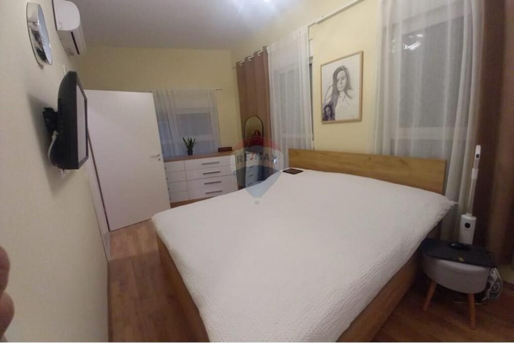 Shitet Apartament 2+1+2 tek Kompleksi Mangalem