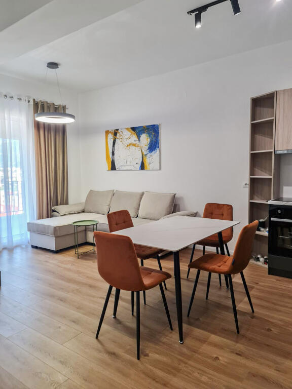 Apartament 1+1 me qira në Mangalem 21, Ali Demi, Tiranë - 400€