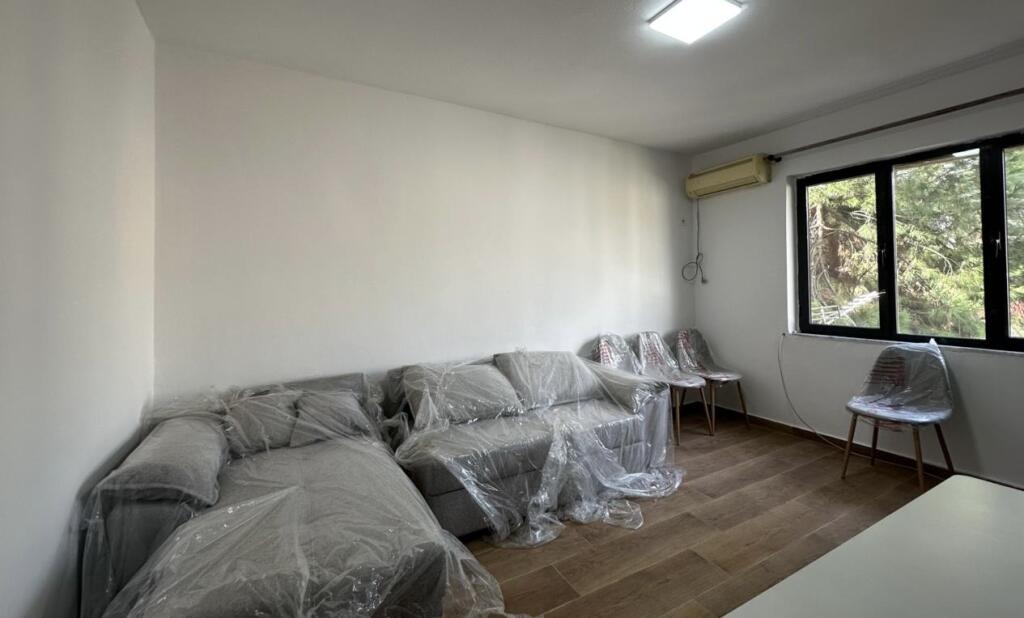 Jepet me qera apartament 1+1 te Shkolla e Bashkuar