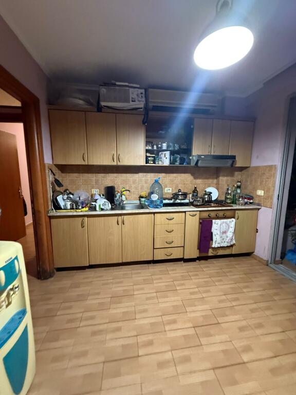 Apartament 2+1 me qira ne Pazari i Ri, Tiranë