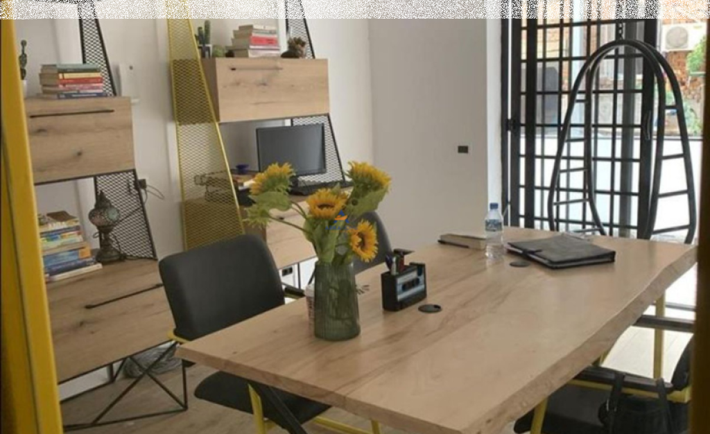 JEPET ZYRE ME QERA 110M2 "RRUGA E DURRËSIT" 1000 EURO.