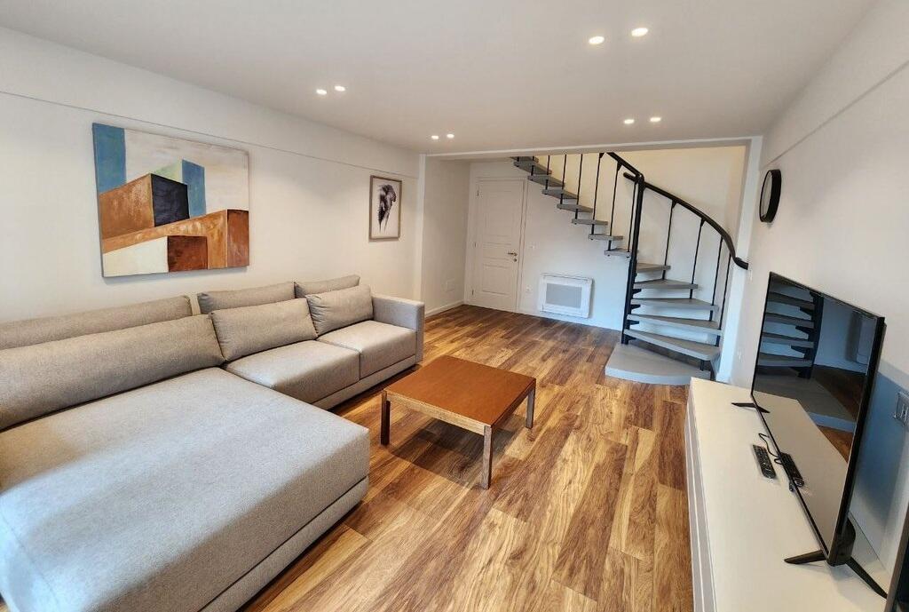 APARTAMENT DUPLEKS PER QIRA TEK SHESHI SKENDERBEJ