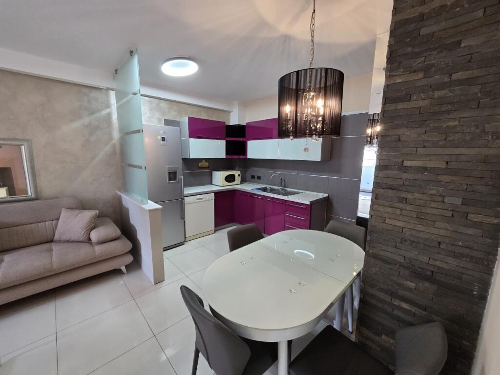 APARTAMENT ME QERA, PAZARI I RI
