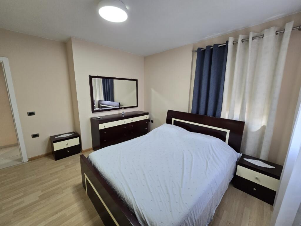 APARTAMENT ME QERA, PAZARI I RI