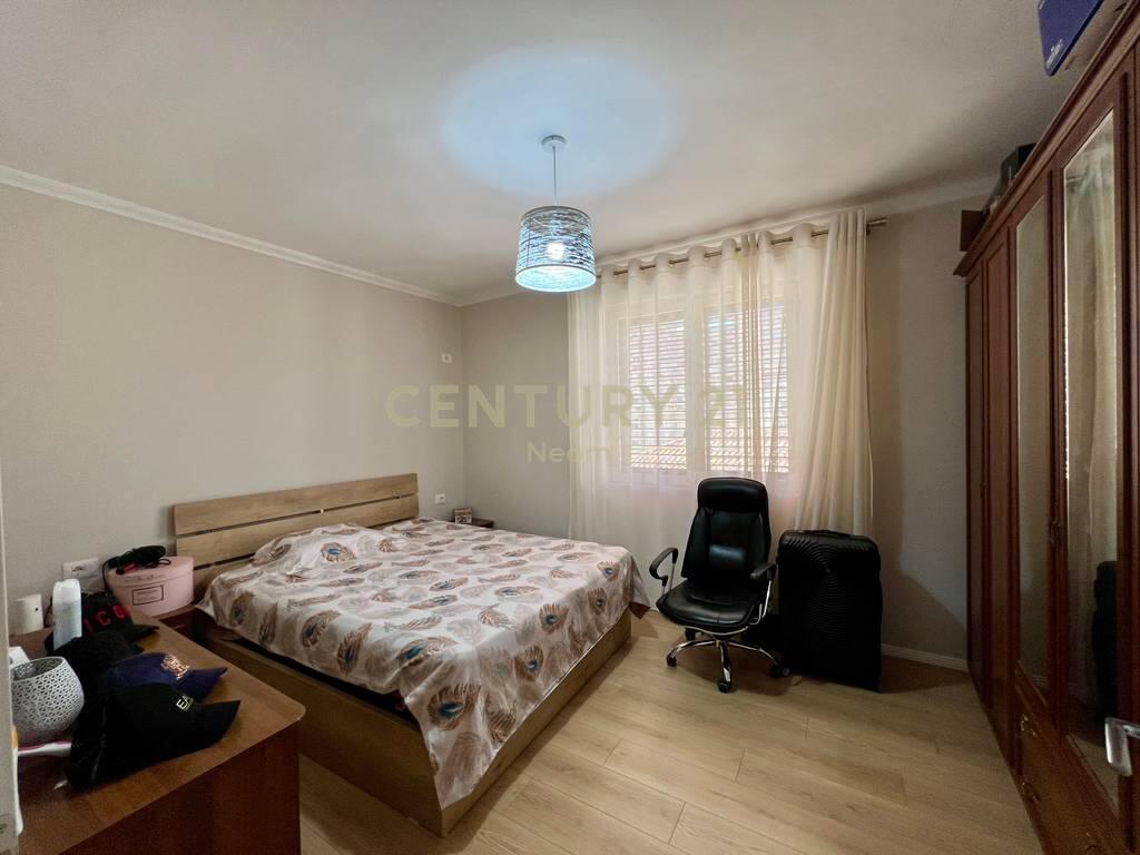 Jepet me Qira Apartament 3+1+2 + Post Parkimi, tek Zona e Xhamllikut