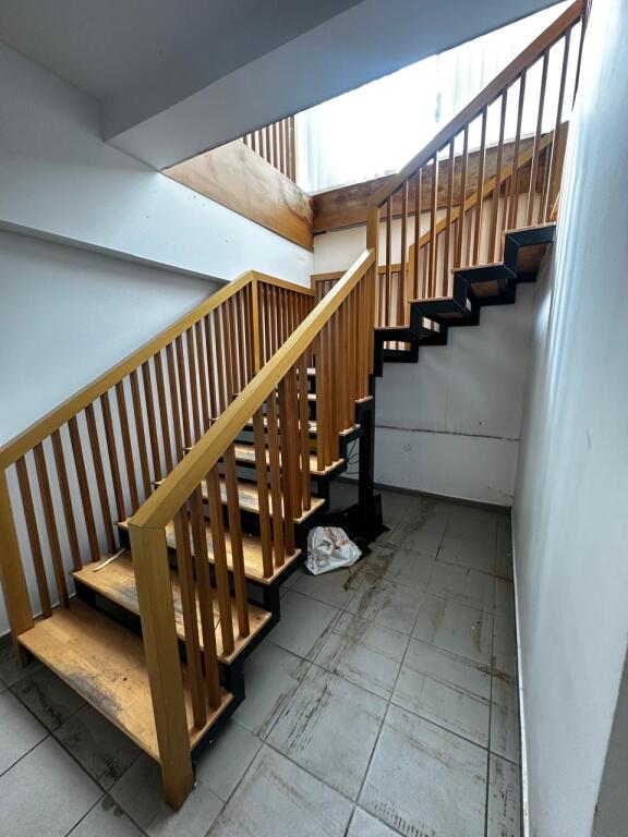 Jepet Ambjent+verande+poste parkimi,  me Qira – 700 m² 📍 Stadiumi Dinamo