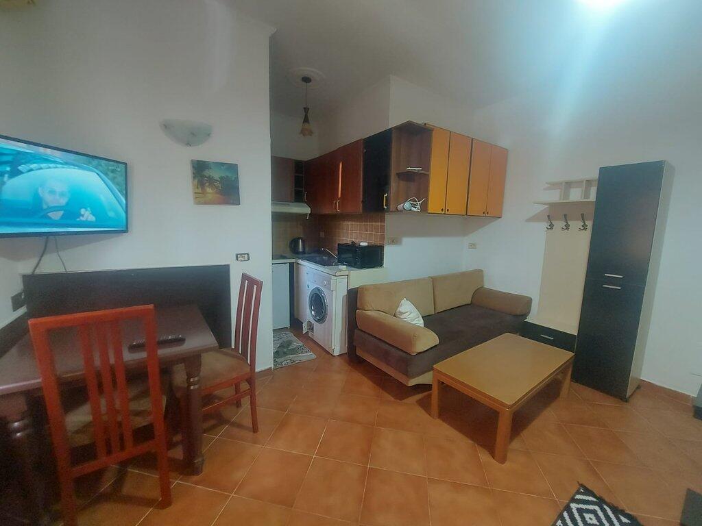 Jepet Garsoniere Me Qira në rrugen Gjon Mili, Frigoriferi, Tiranë -