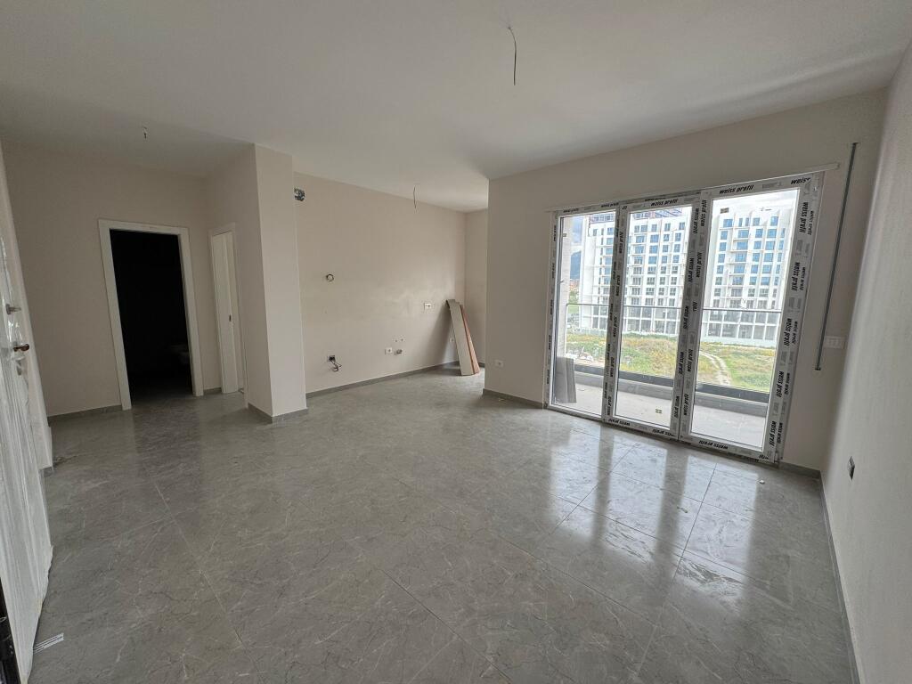 📣 QERA Apartament 1+1 📍 Rruga "Jordan Misja", Prane SPAK ✨   🏢 Ndertim i Ri  🪜 Kati 4 (Me Ashensor)  🛋️ BOSH   💶 Cmimi 450 Euro  🅿️ Mundesi Parkimi Me Pagese Ekstra 50 Euro