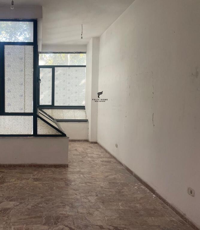 ZYRE ME QERA 50 M2 ISH EKSPOZITA 1000 EURO
