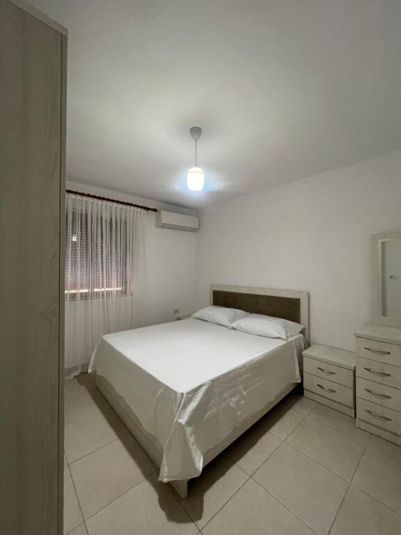 Qera,Apartament 2+1 Oxhaku,Tirana.