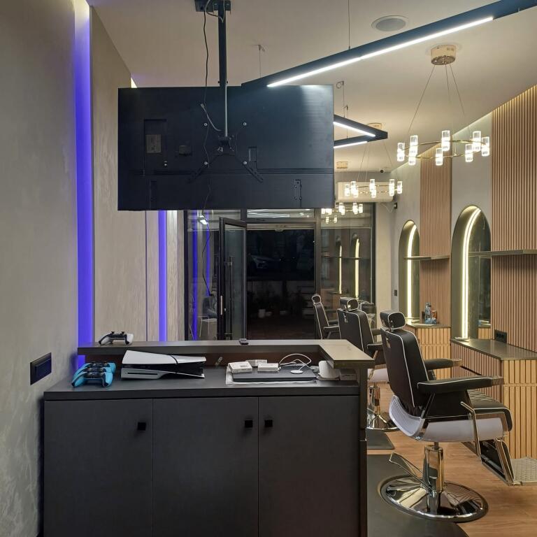 Dyqan me qira Rruga "Bilal Golemi", Komuna e Parisit, Tiranë