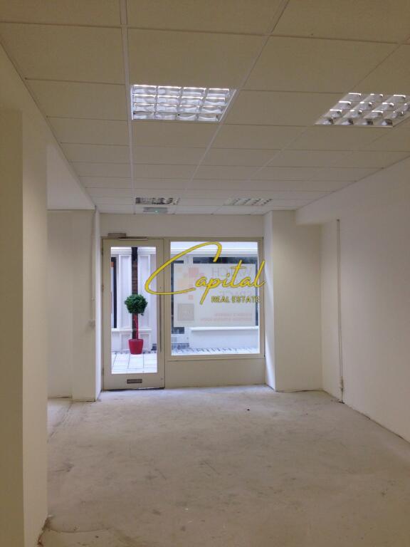 SHOP FOR RENT 35 M2 DURRES ROAD 75,000 LEKE