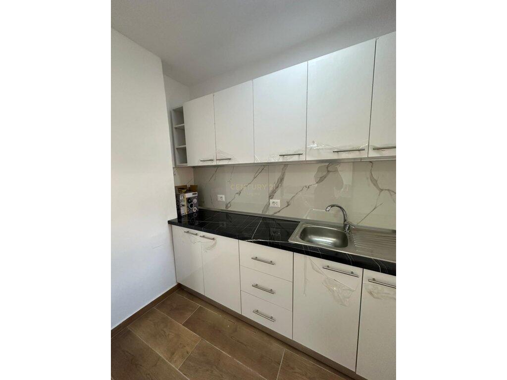 Apartament me qira 1+1, Shkolla e Bashkuar 420 € /Muaj