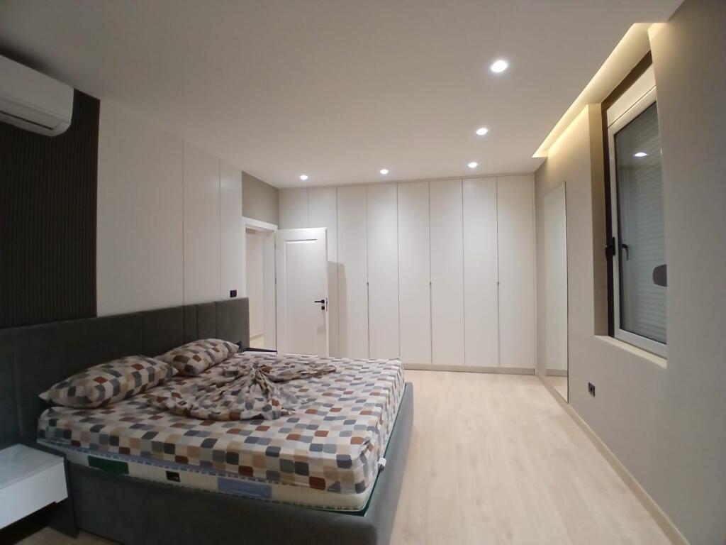 Affittasi 3+1+parcheggio STRADA BILL KLINTON 1200€