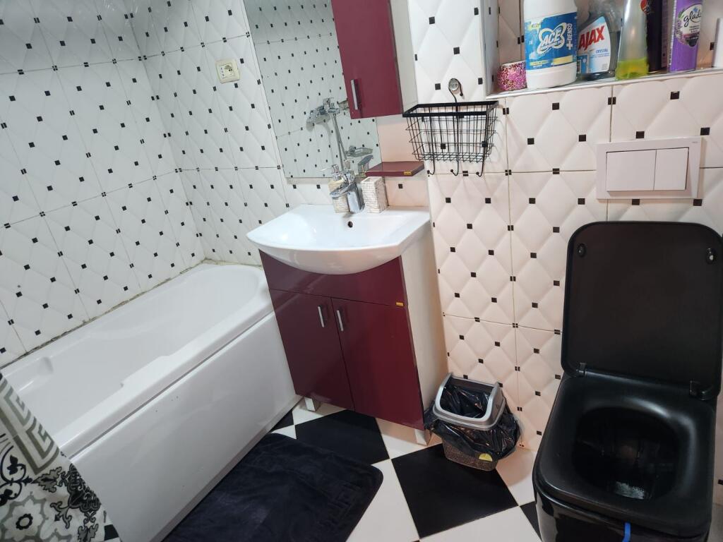 🏢Tek Shallvaret,Rruga Reshit Collaku jepet me qera apartament,2+1 i  mobiluar.600 Euro
