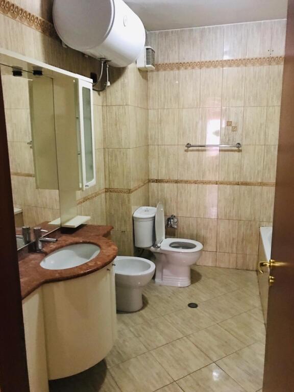For rent apartment 3+1+3 at Komuna e Parisit