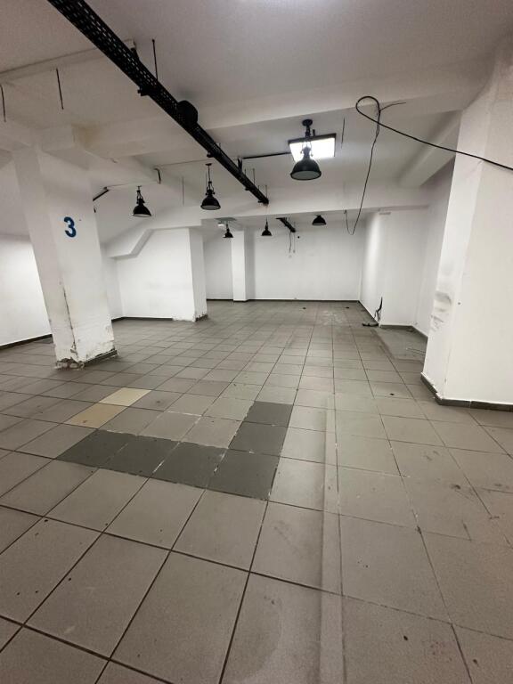 Jepet Ambjent+verande+poste parkimi,  me Qira – 700 m² 📍 Stadiumi Dinamo