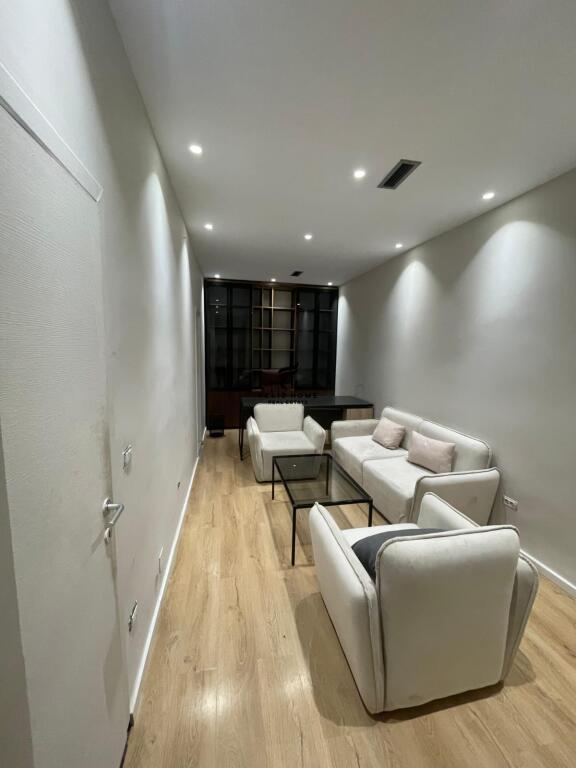 NEGOZIO IN AFFITTO 70 M2 VASIL SHANTO 80.000 LEKE