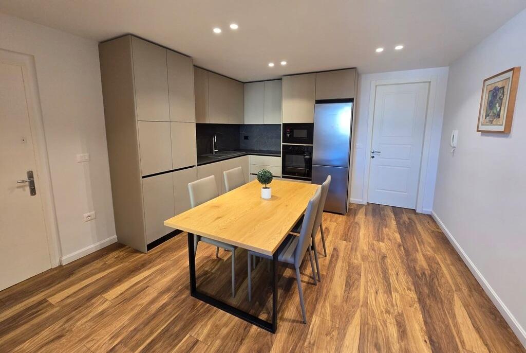 APARTAMENT DUPLEKS PER QIRA TEK SHESHI SKENDERBEJ