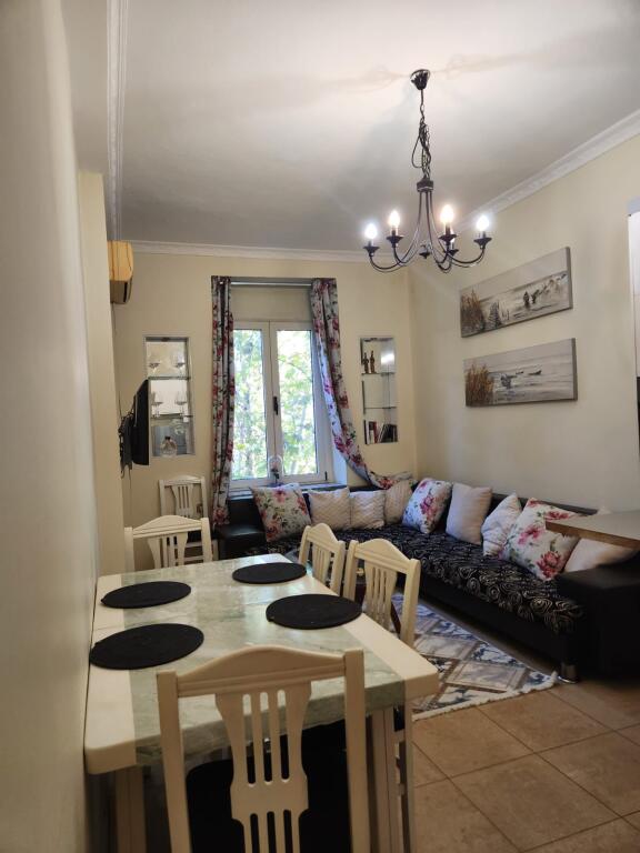 🏢Tek Shallvaret,Rruga Reshit Collaku jepet me qera apartament,2+1 i  mobiluar.600 Euro