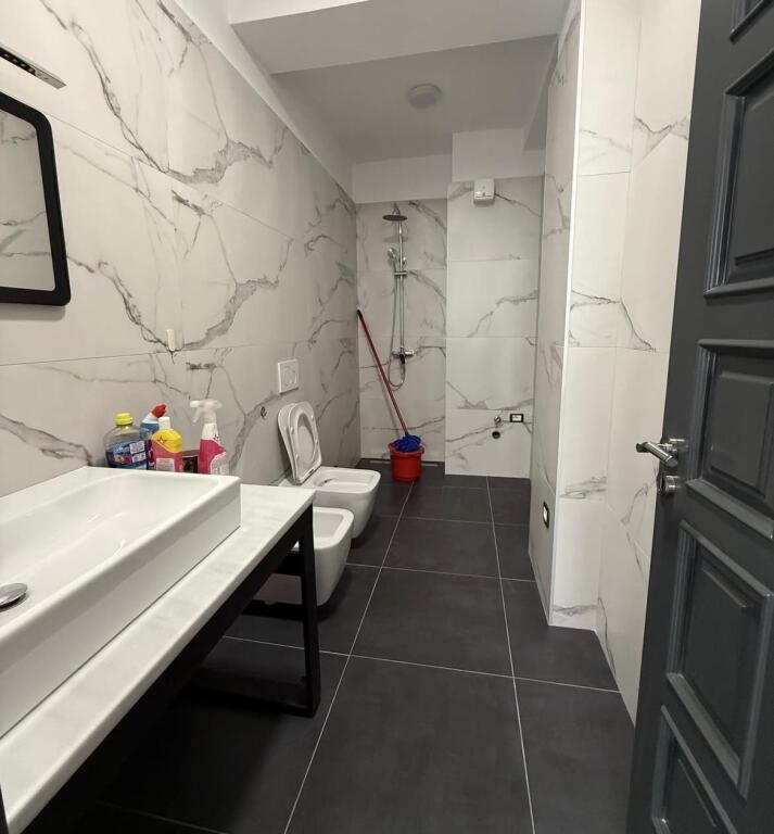 APARTAMENT ME QERA 2+1+2 KOMUNA E PARISIT 850 EURO