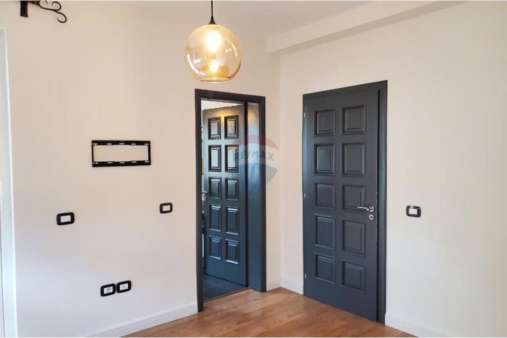 Apartment 2+1+2 for rent at Komuna e Parisit