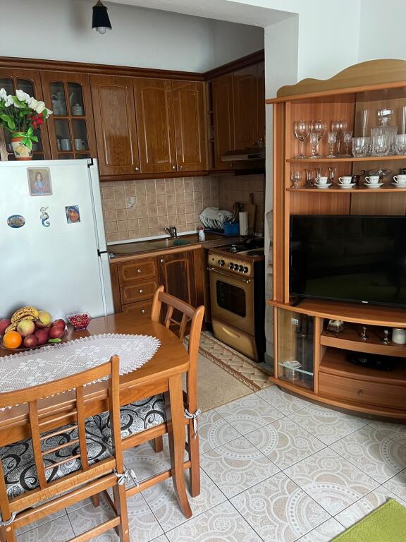jepet Shtepi private me oborr  1+1 Komuna Parisit