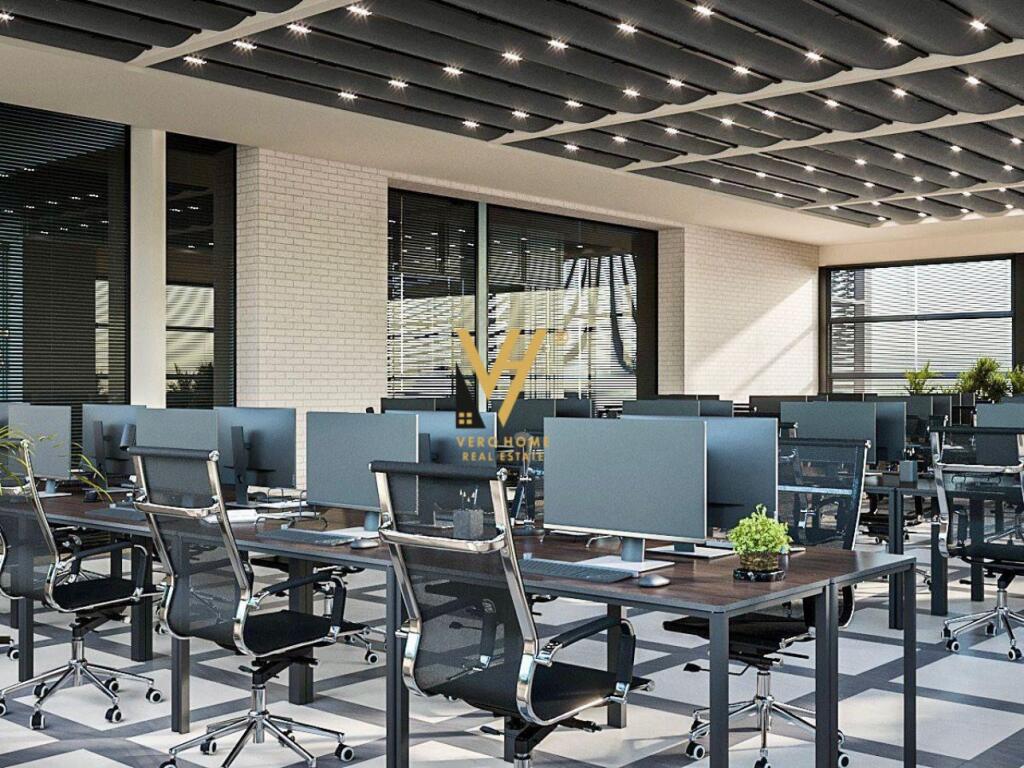 JEPET AMBIENT BIZNESI 700 M2 ME QIRA TE GOLDEN PARK3, YZBERISHT 8.000 EURO