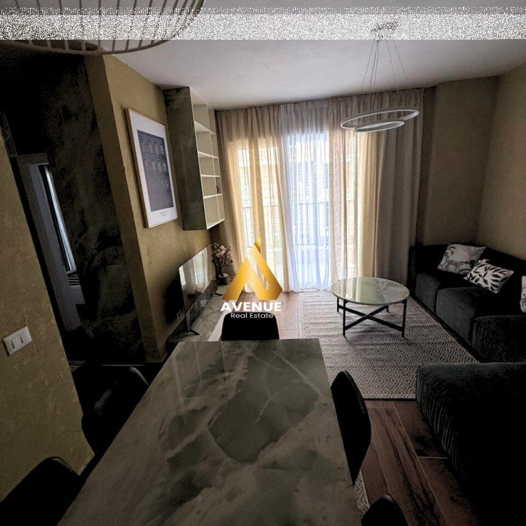 JEPET ME QIRA APARTMENT 2+1+2 + 2 POSTE PARKIMI UNIVERS CITY, TIRANE  Çmimi: 600 Euro/Muaj Adresa: Gryka e Kacanikut  ORGANIZIMI: 1 Sallon + Kuzhine 1 Dhome gjumi 1 Tualet 1 Ballkon  Detaje te tjera: Apartamenti ndodhet ne katin e 3-te te nje kompleksi te ri Hapesira te mire organizuara dhe te bollshme I sapo mobiluar Disponon 2 poste parkimi te perfshira ne cmim Pamje e lire nga parku I lojrave te kompleksit  Per me shume informacione ose nje vizite ne prone na kontaktoni: