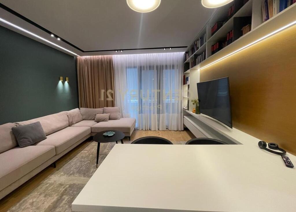 APPARTAMENTO 2+1+2 + GARAGE IN AFFITTO VICINO A "RADISSON COLLECTION", LAGO ASCIUTTO, TIRANA.